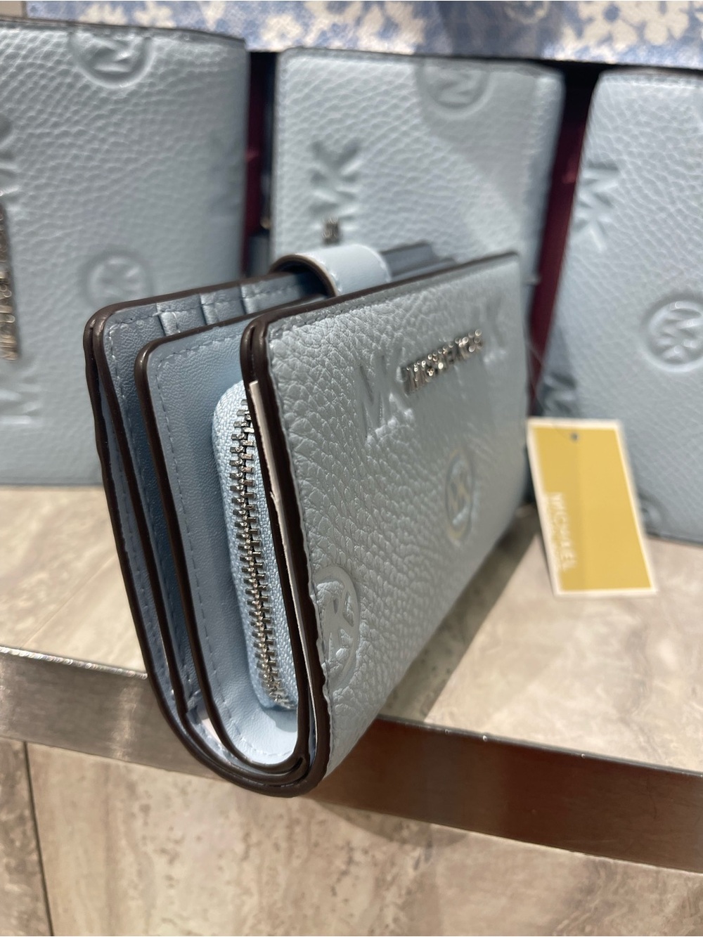 Michael Kors JST Md Logo Debossed Bifold Bilfold Compact Wallet
Pale Ocean
NWT - Picture 3 of 16